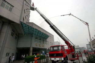 寶安區(qū)高空作業(yè)車租賃的原理與隨車吊的優(yōu)勢解析